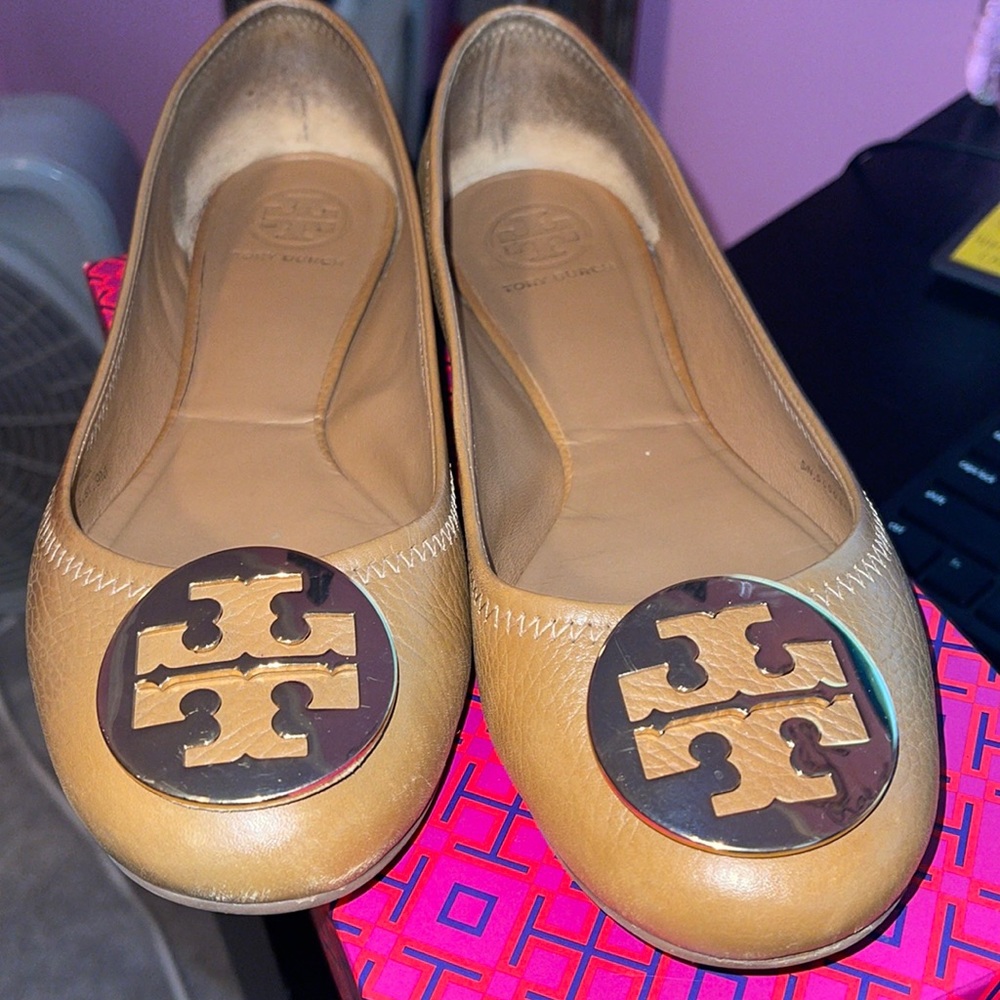 TORY BURCH GOLD/ TAN REVA BALLET FLAT